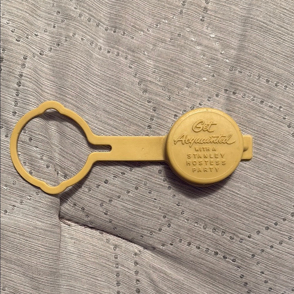 Yellow Stanley Hostess Party Bottle Cap - Picture 1 of 2